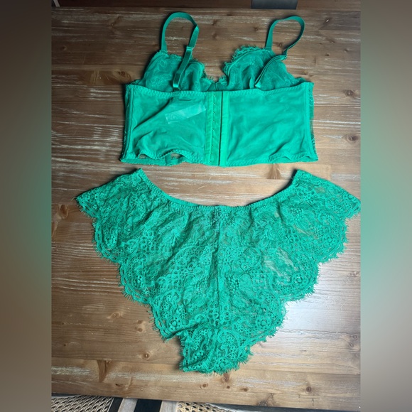 Victoria's Secret Emerald Lace Lingerie Set - Picture 2 of 9